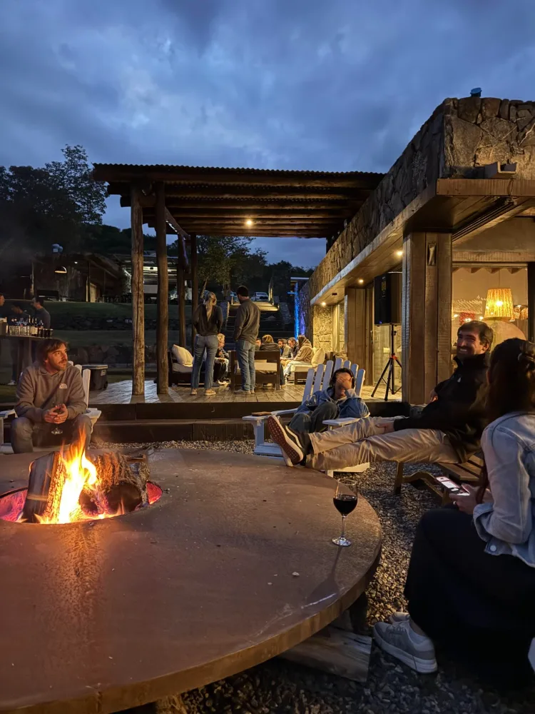 Noche de fogón en Acuarela del Río